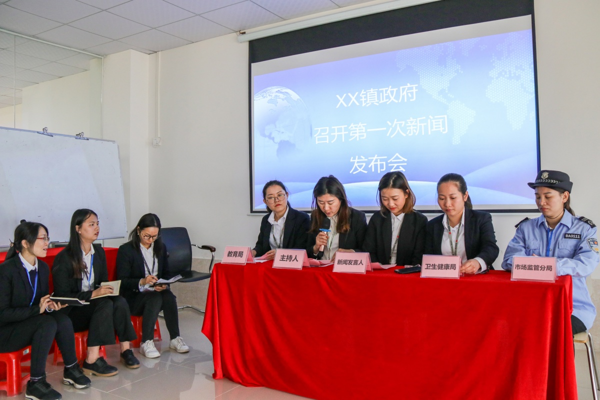 食品安全應(yīng)急演練6.jpg 食品安全應(yīng)急演練6.jpg